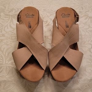 NWOT CLARKS TAN STRAPPY WEDGE